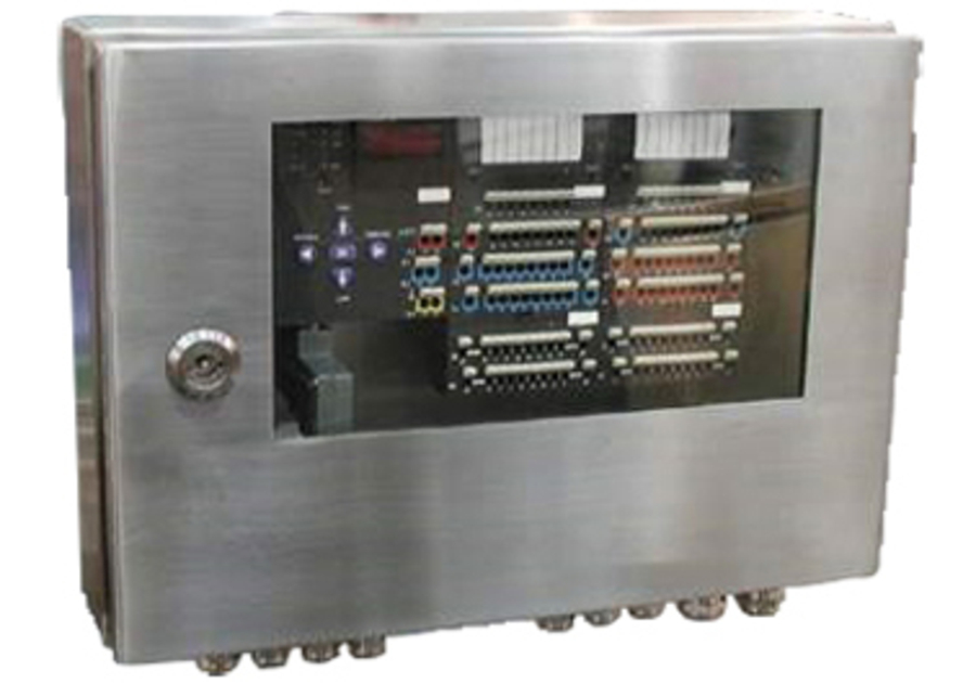 Cassette per bus di campo, in acciaio, con diversi moduli di commutazione per strumenti di misura.
